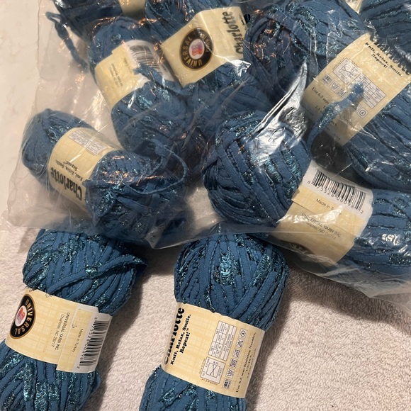 Universal Yarn Inc Charlotte Blue and Glitter  Color 154/ Lot 630-. - Picture 3 of 4